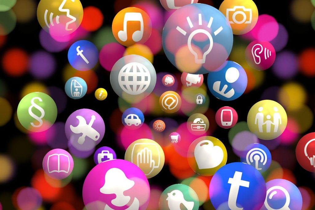 Pictogrammes de réseaux sociaux : likes, partages et abonnés